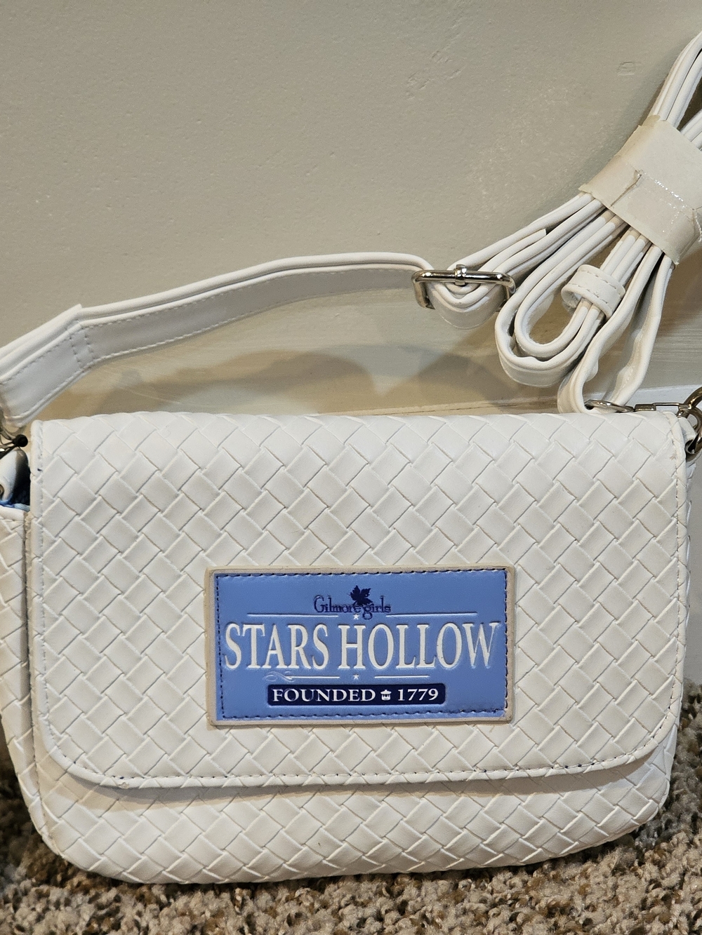 Gilmore Girls Stars Hollow Crossbody Bag NWT White Woven Purse Dragonfly Charm